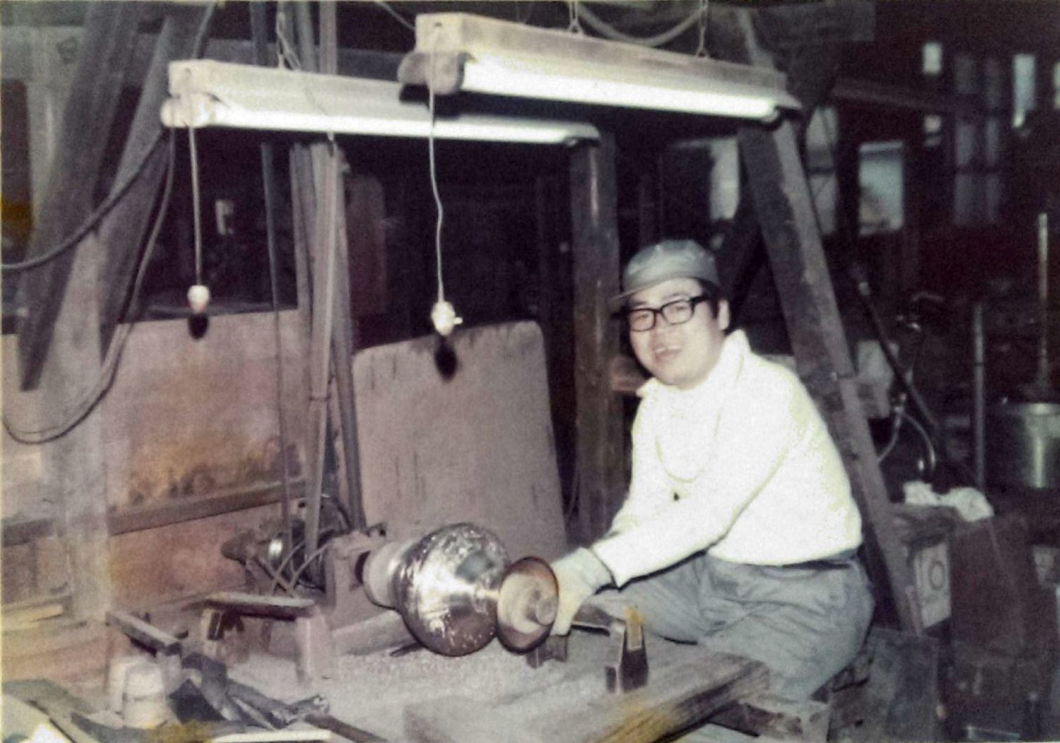 三代目梅都 山本 嘉夫　工房にて