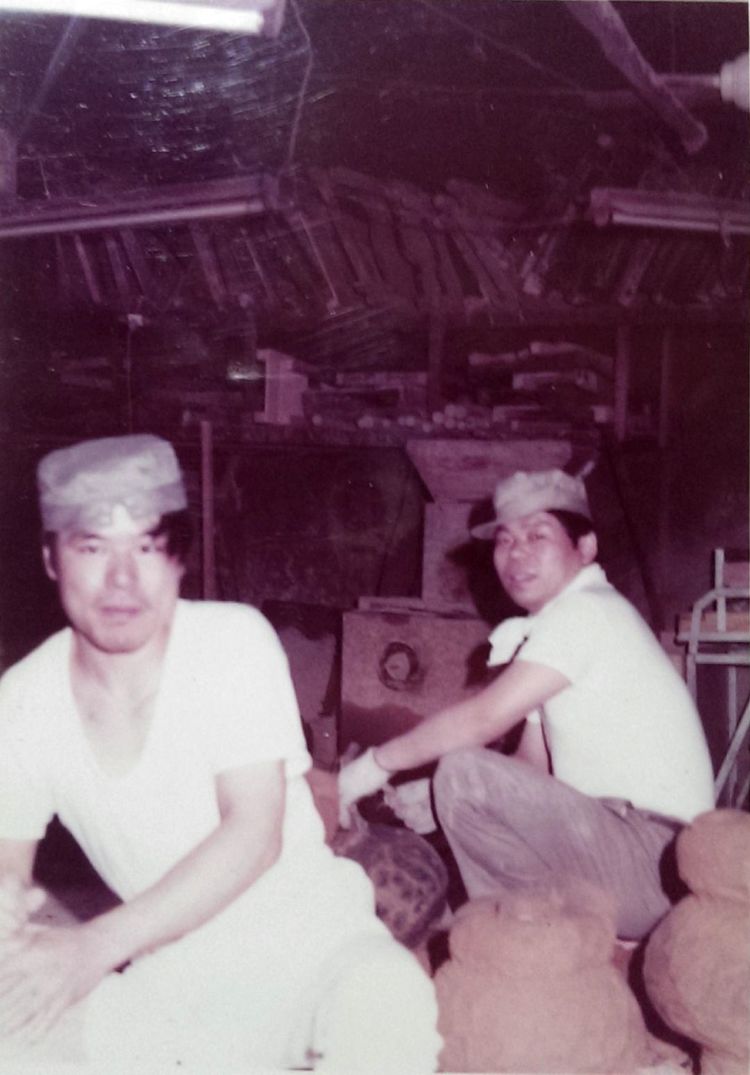 若かりし次男嘉夫（右）と四男茂夫（左）