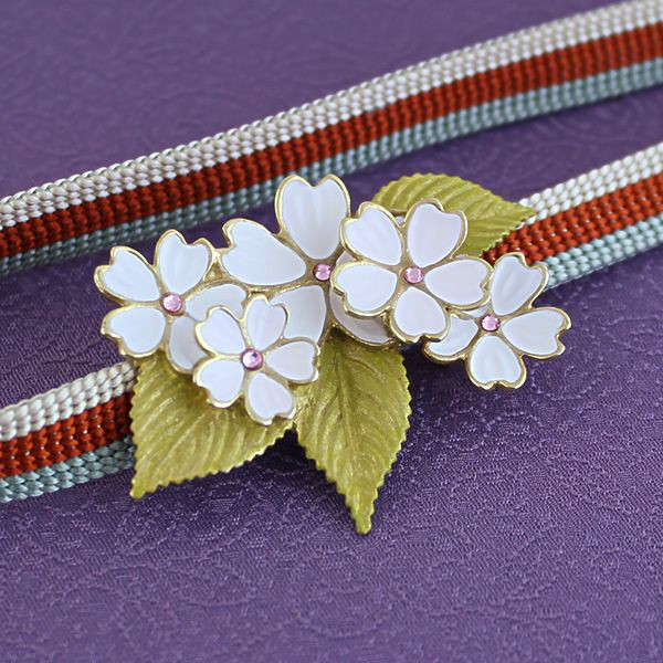 完成品：帯留／桜五葉（黄銅）