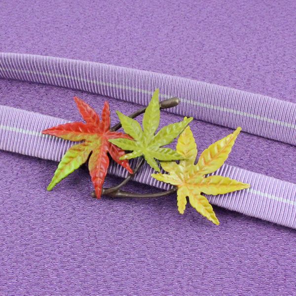 完成品：  帯留／紅葉三葉（黄銅）